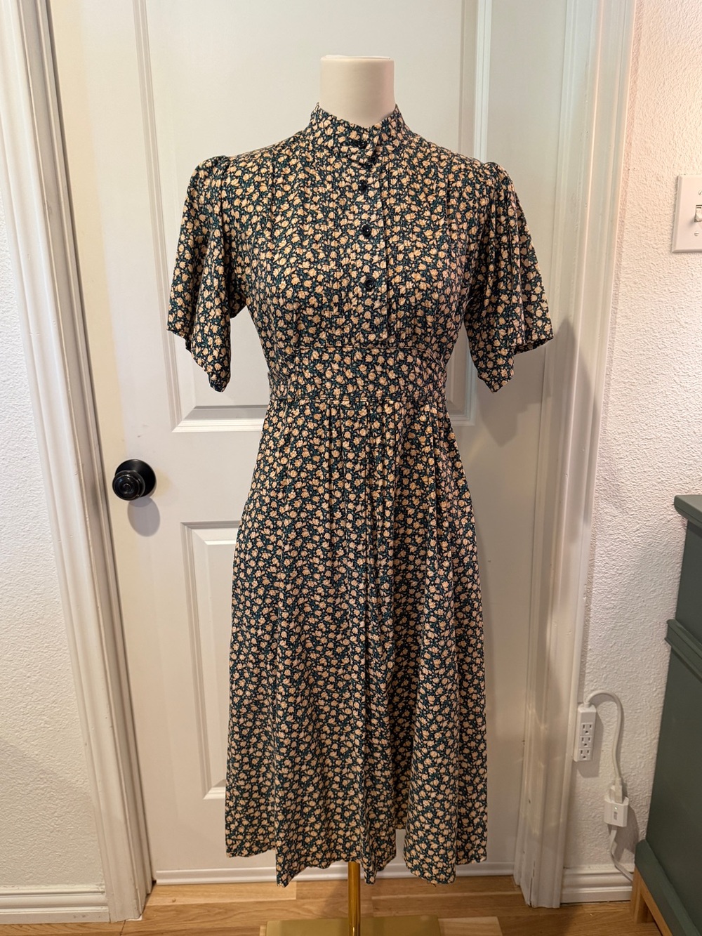Casual Corner Dark Green Floral Midi Dress
